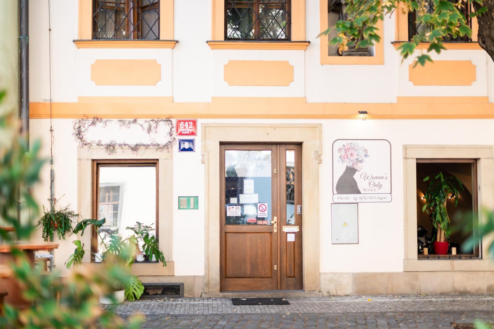 Women's Only - Female Only Hostel